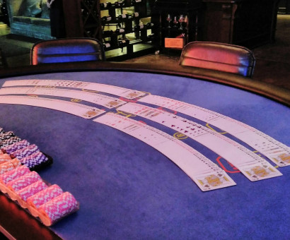 Аренда стола для покера на корпоратив в Санкт-Петербурге