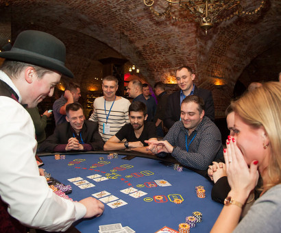 Столы для игры в покер в аренду в Санкт-Петербурге