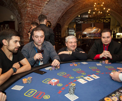 Аренда столов для игры в покер на мероприятия в СПб
