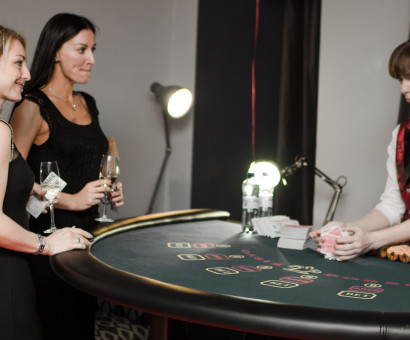 Аренда стола для игры в покер на презентации салона красоты. Санкт-Петербург, Итальянская, 17